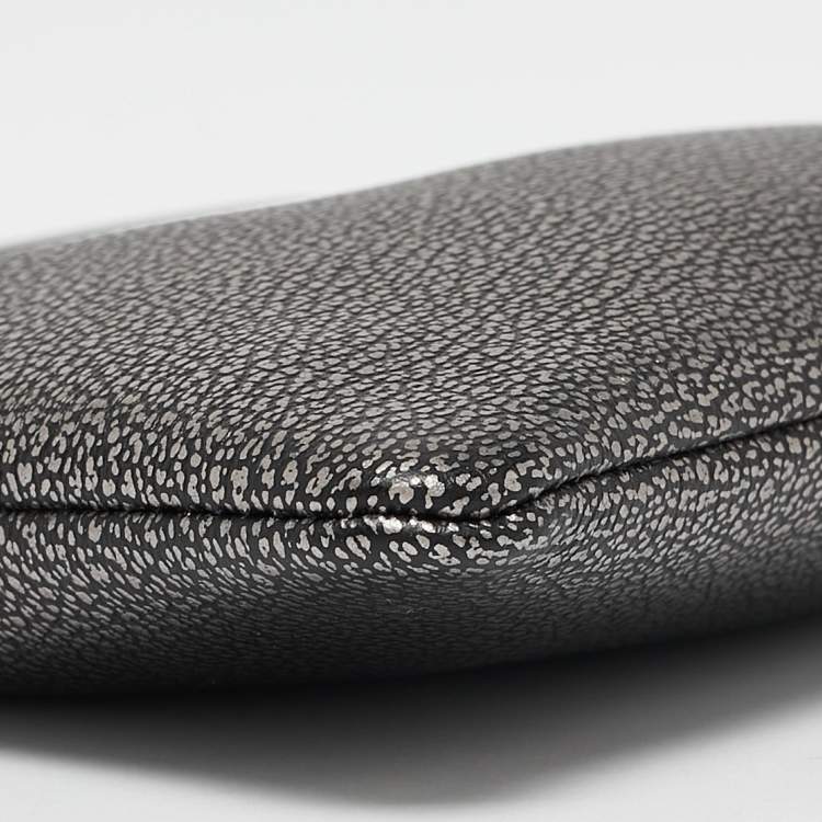مملوكة مسبقًا Coach Metallic Black Leather Zip Wristlet Clutch