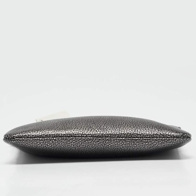 مملوكة مسبقًا Coach Metallic Black Leather Zip Wristlet Clutch