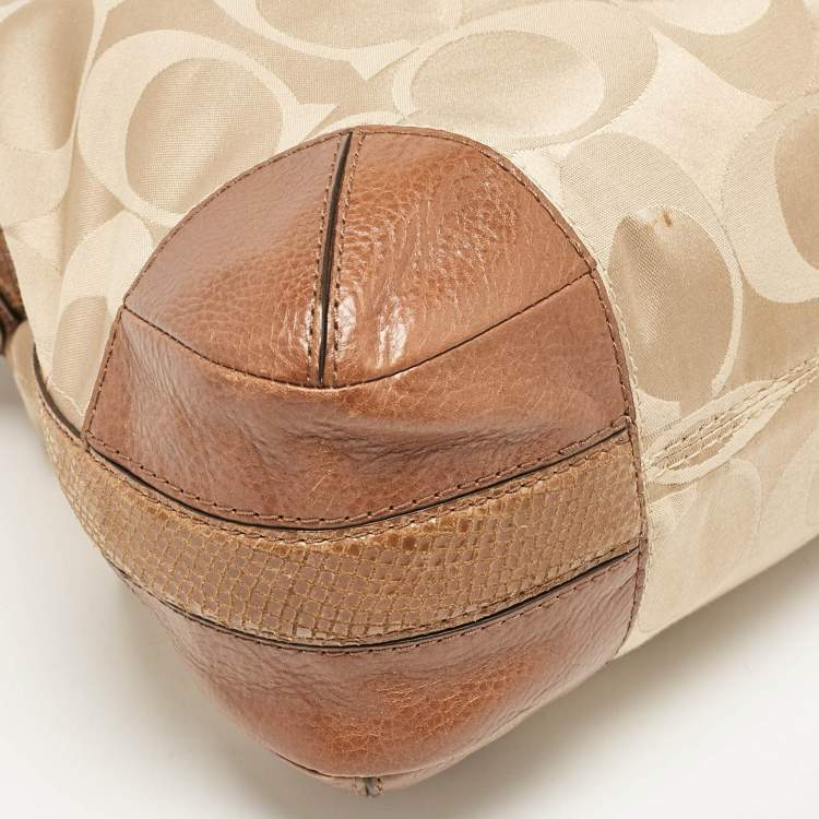 مملوكة مسبقًا Coach Brown/Beige Signature Fabric and Snakeskin Effect Peyton Hobo