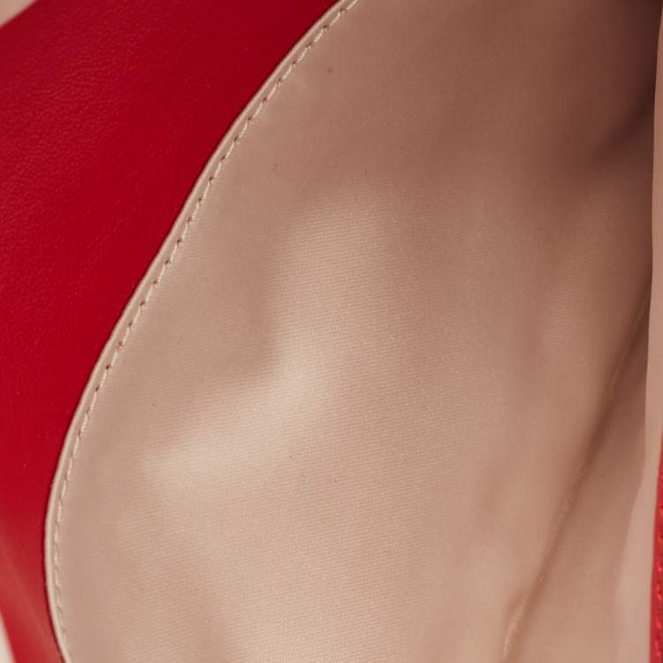 مملوكة مسبقًا Coach Red Leather Zip Clutch