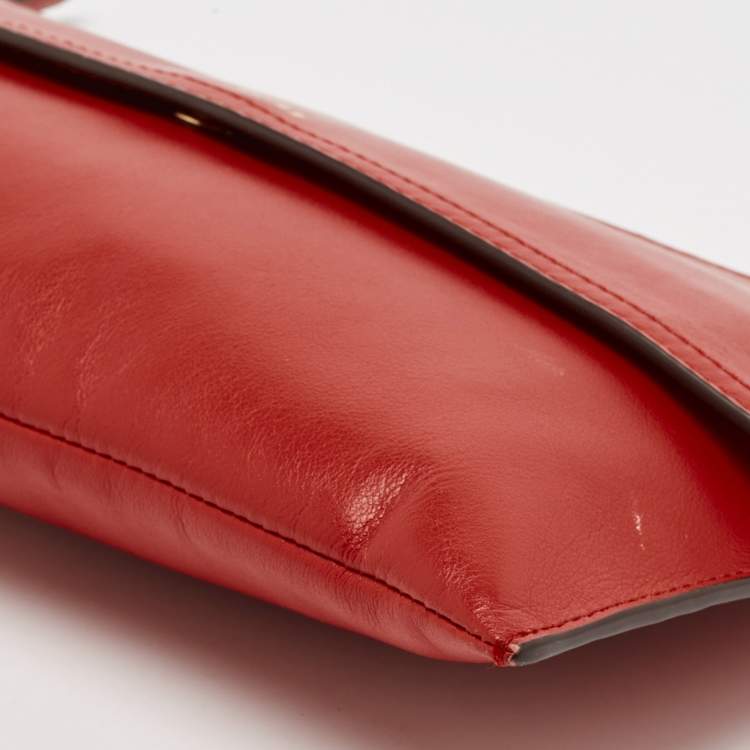 مملوكة مسبقًا Coach Red Leather Zip Clutch