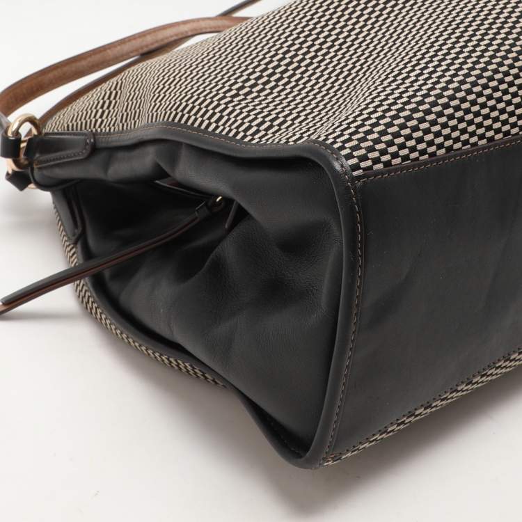 Pre Owned Coach Black/Beige Canvas And Leather Carlyle Shoulder Bag