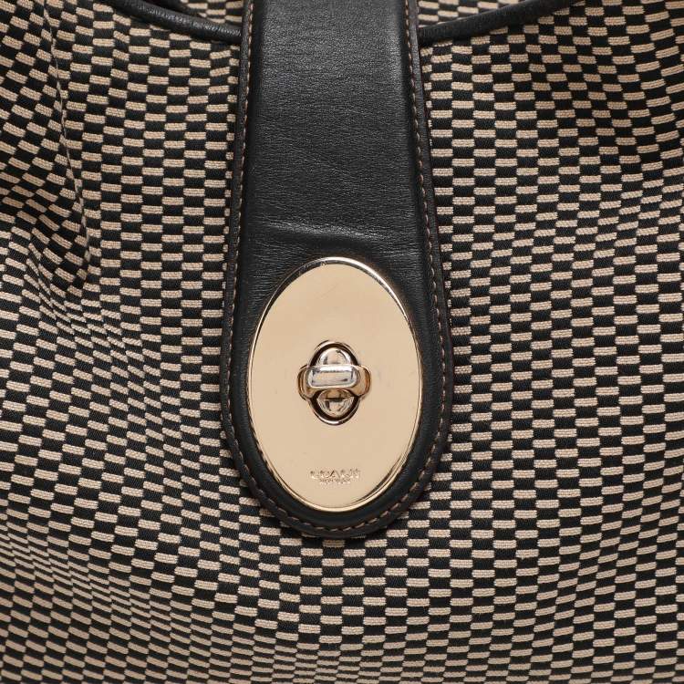 Pre Owned Coach Black/Beige Canvas And Leather Carlyle Shoulder Bag
