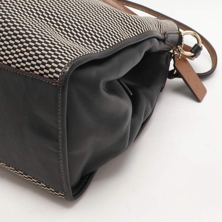 Pre Owned Coach Black/Beige Canvas And Leather Carlyle Shoulder Bag