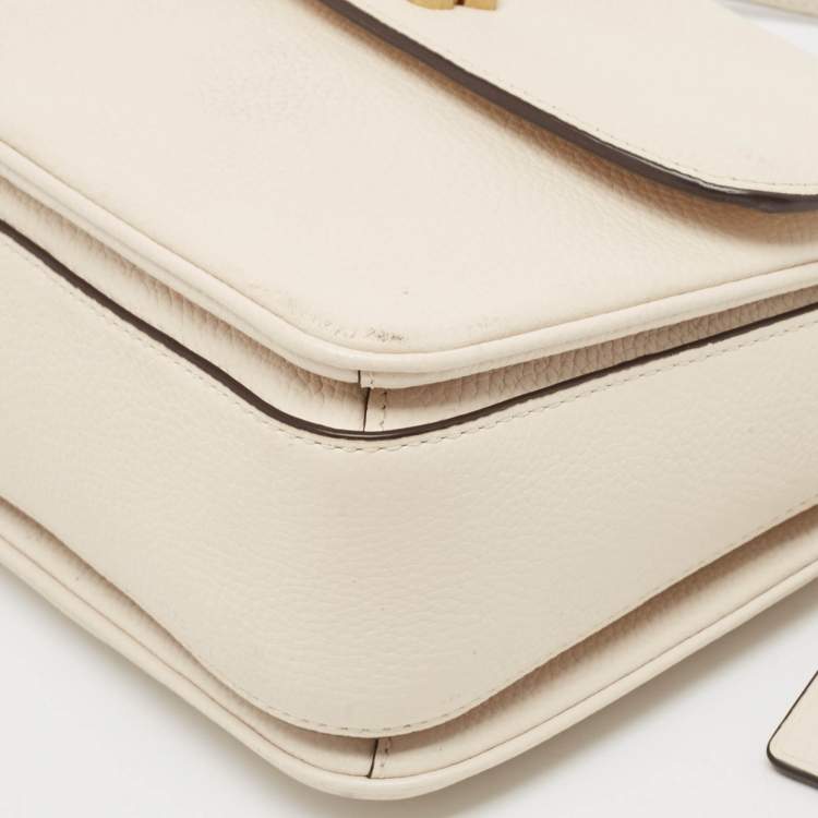 مملوكة مسبقًا Coach Off White Leather Cassie 19 Crossbody Bag