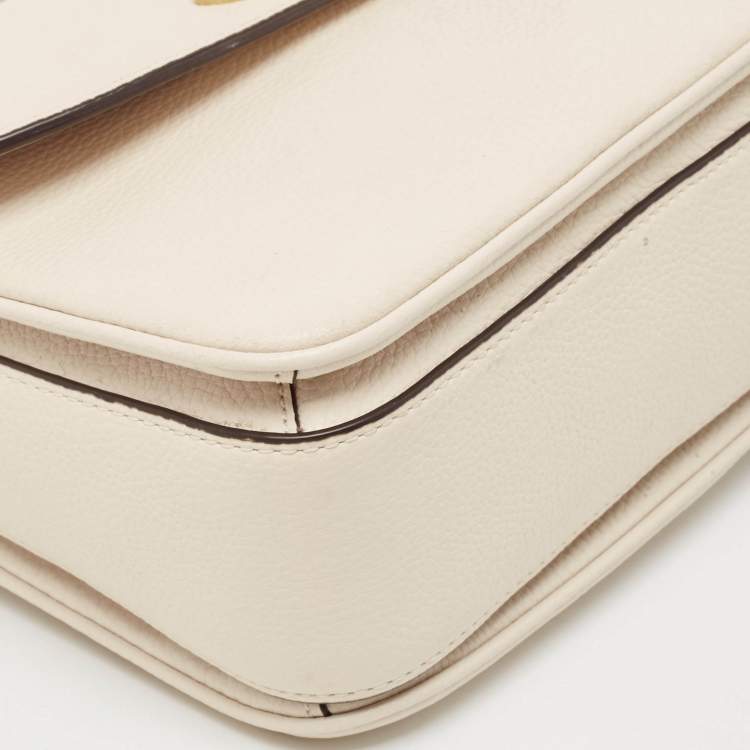 مملوكة مسبقًا Coach Off White Leather Cassie 19 Crossbody Bag
