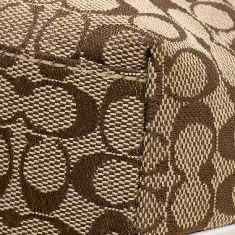 Pre Owned Coach Beige/White Signature Canvas Hobo