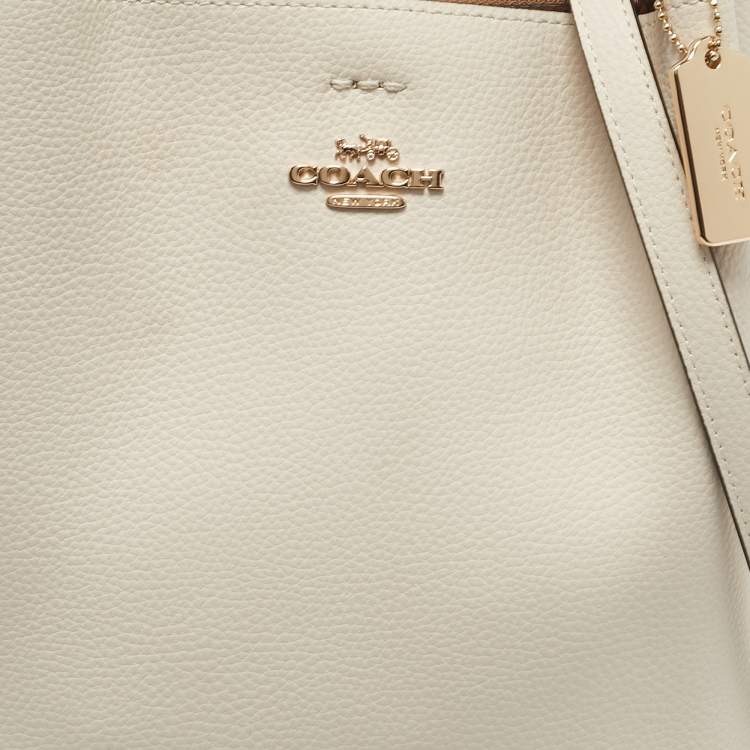 Pre Owned Coach Ivory Leather Small Town Bucket Bag