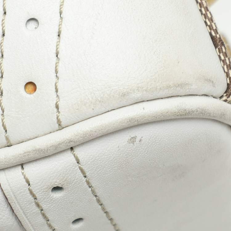 Pre Owned Coach Beige/White Signature Canvas and Leather Hampton Satchel
