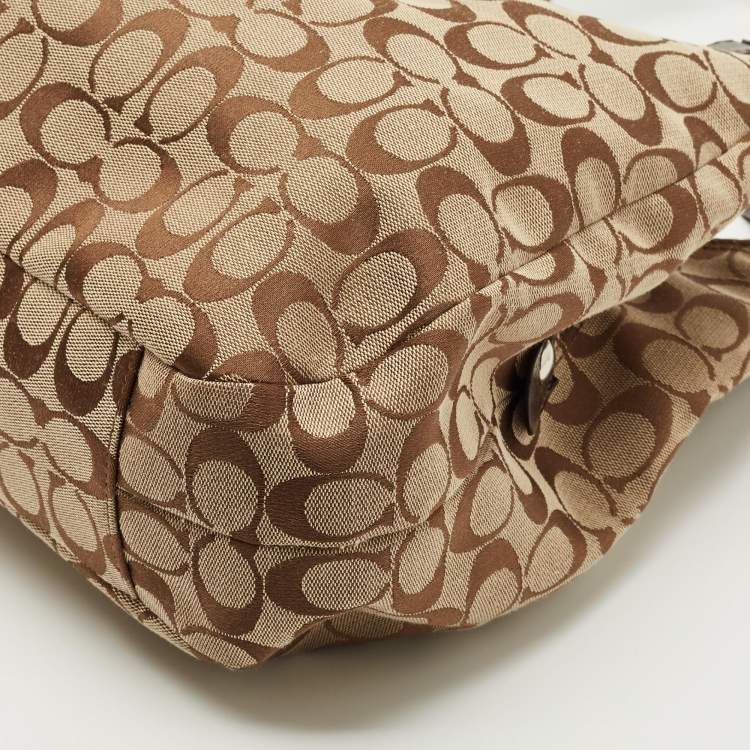 Pre Owned Coach Beige/Brown Signature Canvas and Leather Soho Lynn Hobo
