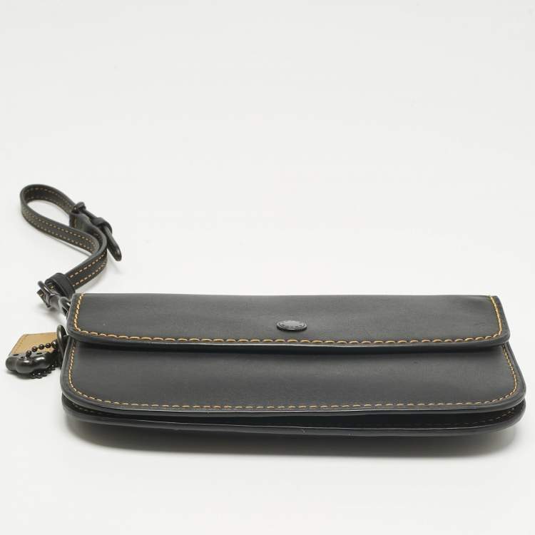 Pre Owned Coach Black Leather Wristlet Clutch