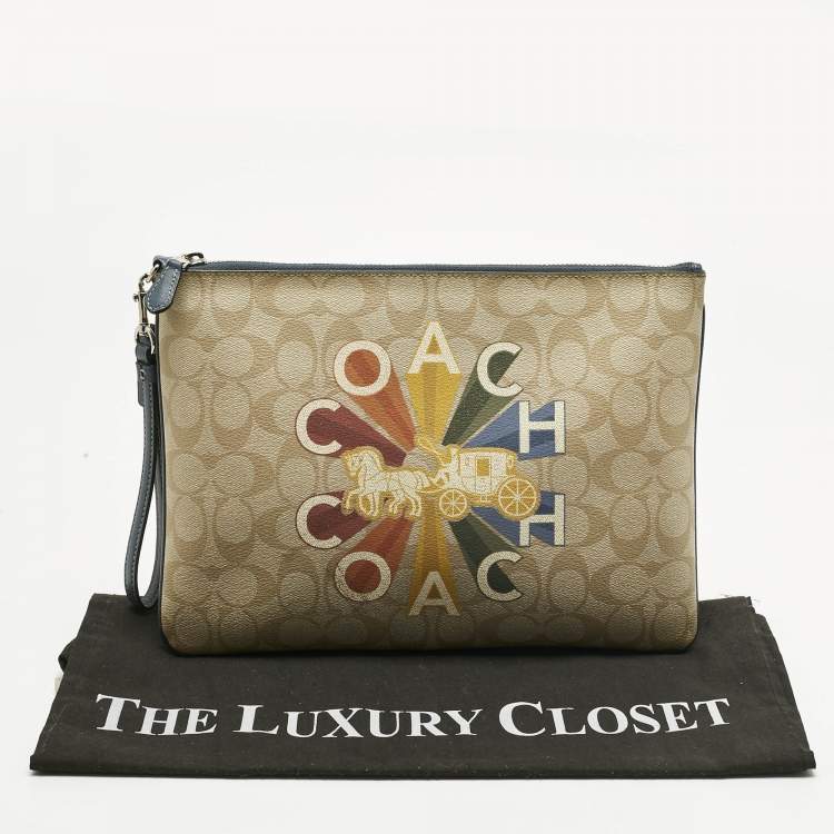 Pre Owned حقيبة يد كبيرة كوتش قماش مغلف بنقشة شعار بيج/أزرق قوس قزح دائري مع حمالة معصم