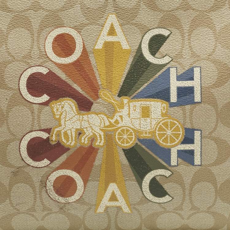 Pre Owned حقيبة يد كبيرة كوتش قماش مغلف بنقشة شعار بيج/أزرق قوس قزح دائري مع حمالة معصم