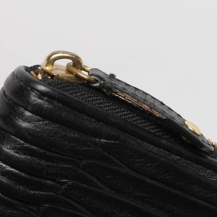 مملوكة مسبقًا محفظة كوتش جلد أسود بسحّاب محيط