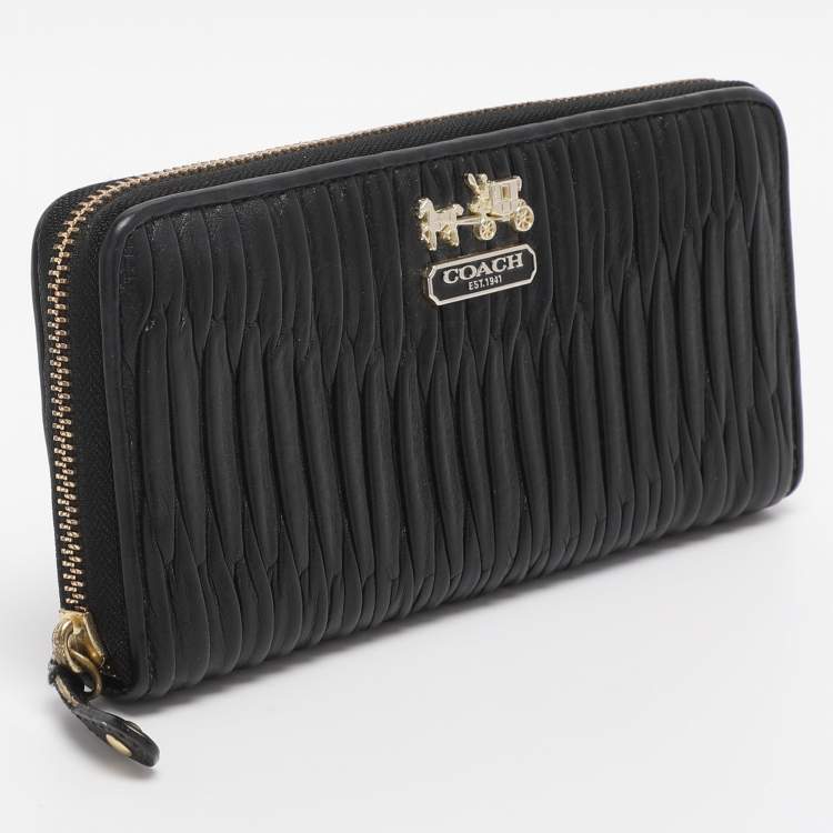 مملوكة مسبقًا محفظة كوتش جلد أسود بسحّاب محيط