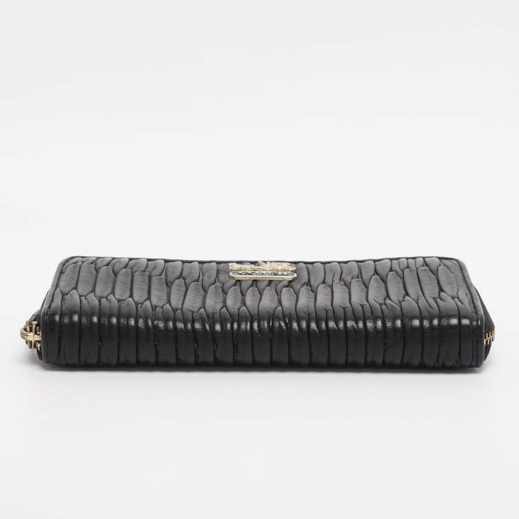 مملوكة مسبقًا محفظة كوتش جلد أسود بسحّاب محيط