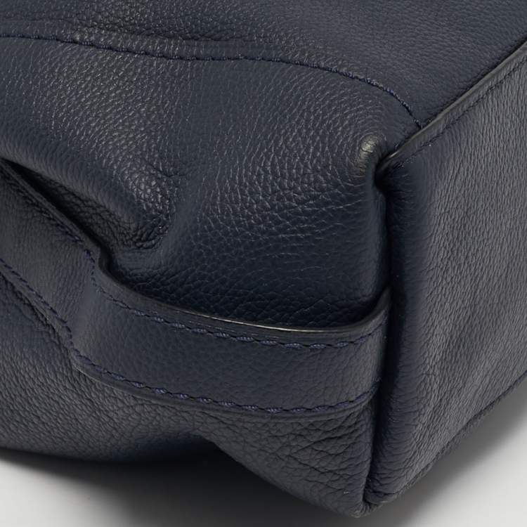 مملوكة مسبقًا Coach Edie Navy Blue Leather Shoulder Bag