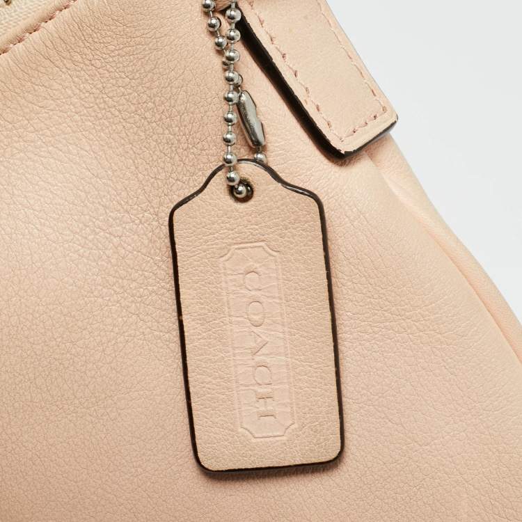 مملوكة مسبقًا Coach Front Pocket Peach Leather Flat Crossbody Bag