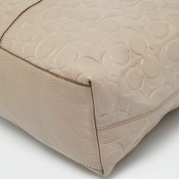 Pre Owned حقيبة كتف كوتش ليجاسي جلد بنقش التوقيع وتصميم الشرابة أسمر فاتح