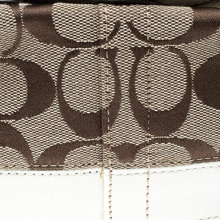 Pre Owned Coach Beige/White Signature Canvas Wristlet Pouch