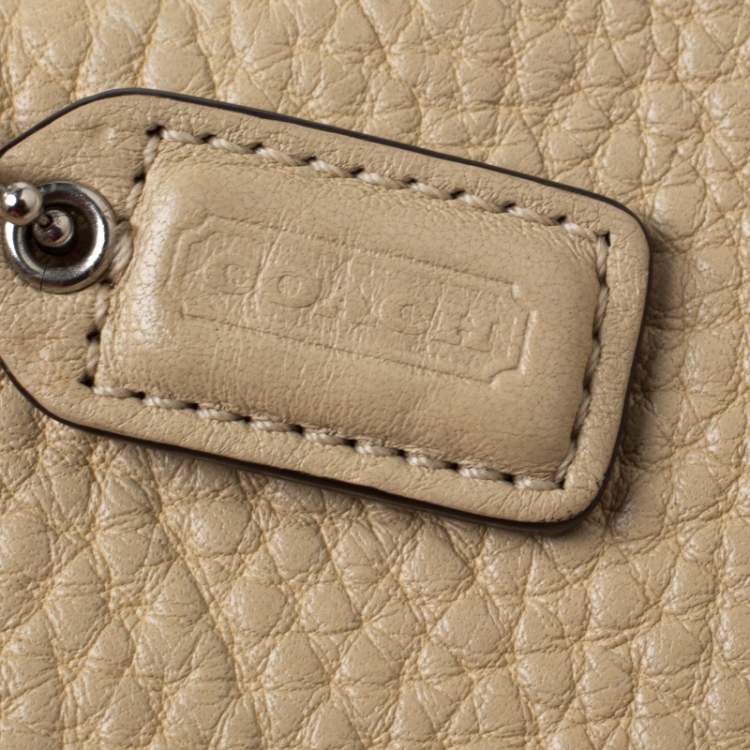 Pre Owned Coach Beige Leather Buckle Pocket Wristlet Pouch