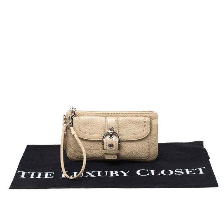 Pre Owned Coach Beige Leather Buckle Pocket Wristlet Pouch