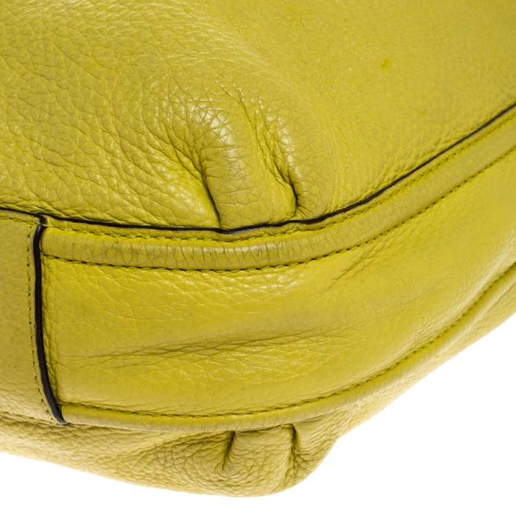 مملوكة مسبقًا Coach Yellow Leather Avery Hobo