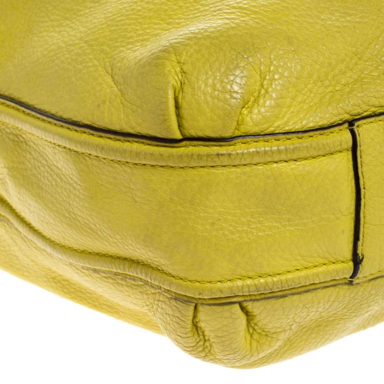 مملوكة مسبقًا Coach Yellow Leather Avery Hobo