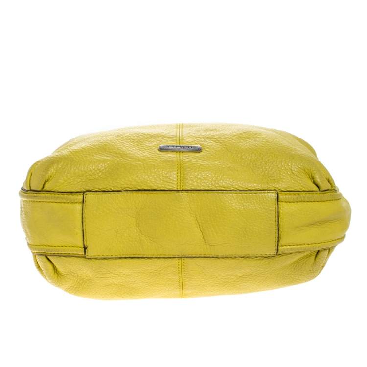 مملوكة مسبقًا Coach Yellow Leather Avery Hobo