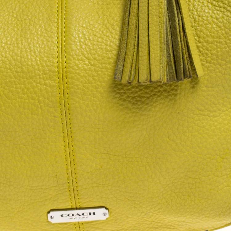 مملوكة مسبقًا Coach Yellow Leather Avery Hobo