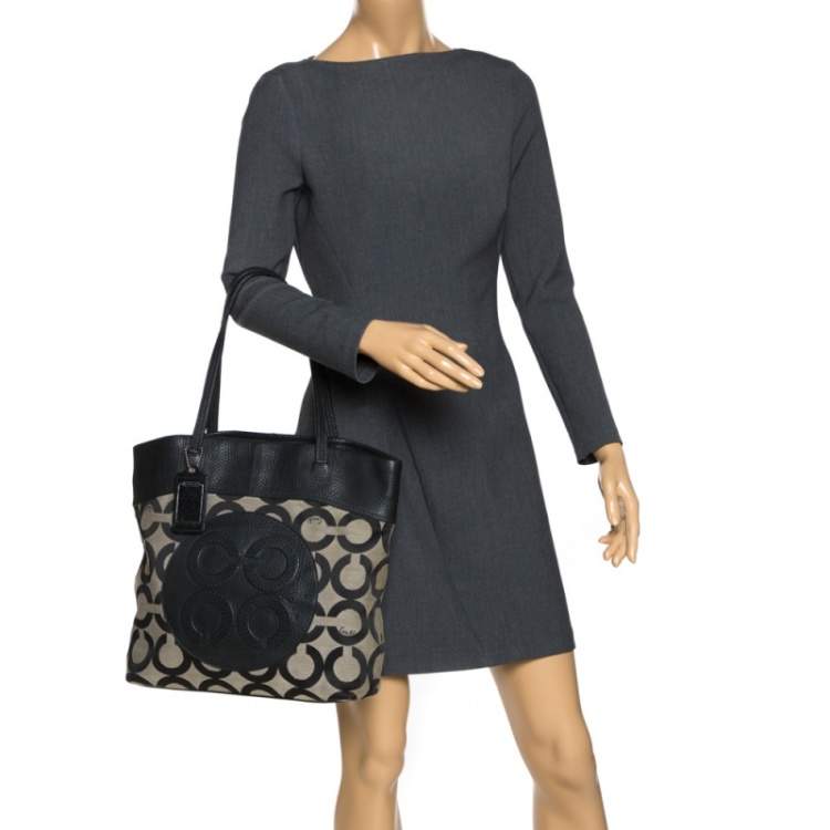 Pre Owned Coach Black Signature Canvas Tote