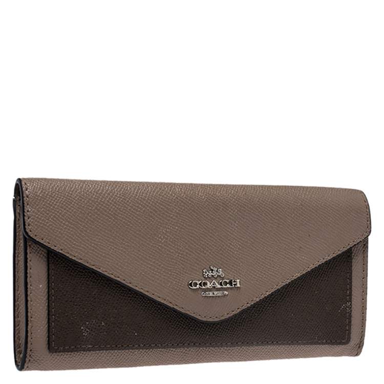 Pre Owned Coach Beige/Olive Green Leather Colorblock Continental Wallet