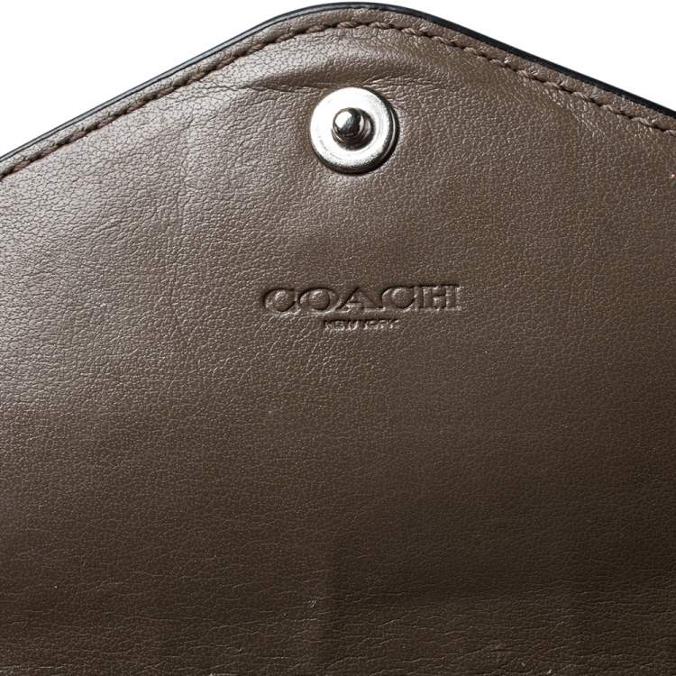 Pre Owned Coach Beige/Olive Green Leather Colorblock Continental Wallet