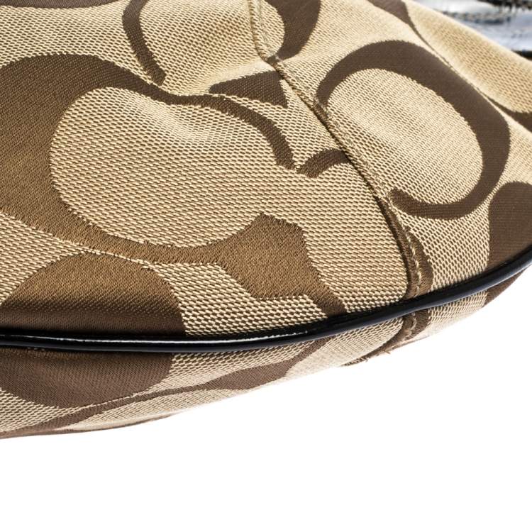 Pre Owned Coach Beige/Black Signature Canvas and Patent Leather Hobo