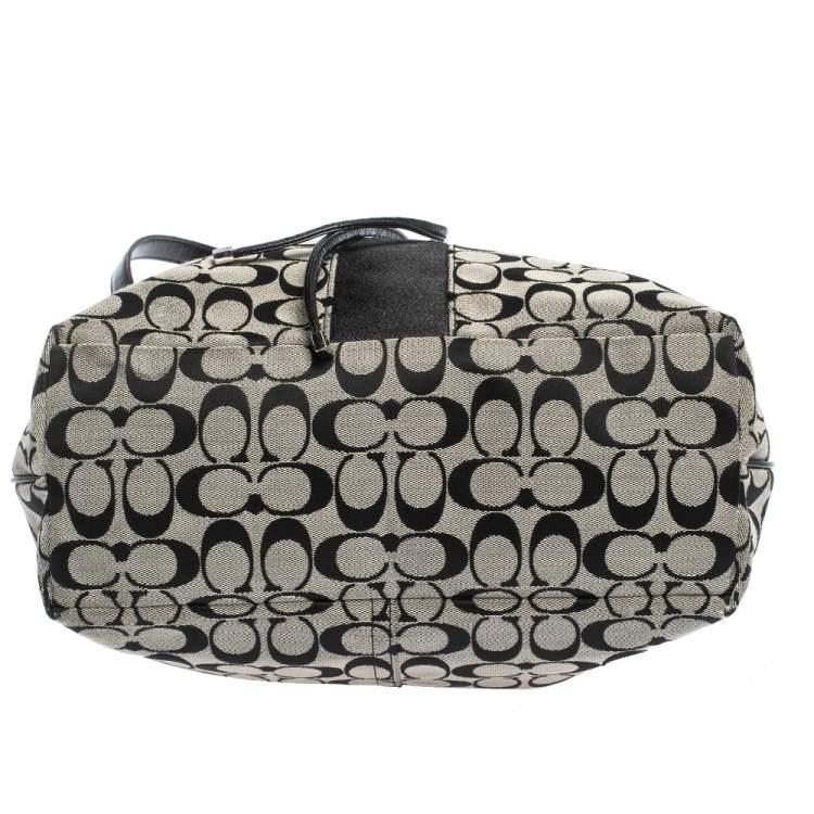 Pre Owned Coach Grey/Black Signature Canvas and Patent Leather Drawstring Shoulder Bag