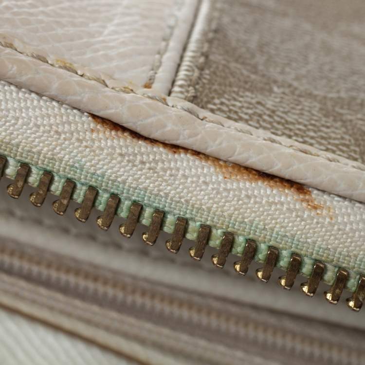 Pre Owned  Coach Beige/Cream Signature Coated Canvas and Leather Accordion Zip Around Wallet
