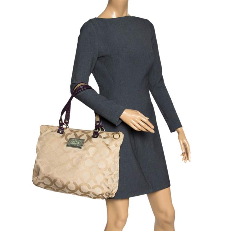 Pre Owned Coach Beige/Purple Canvas and Patent Leather Poppy Tote