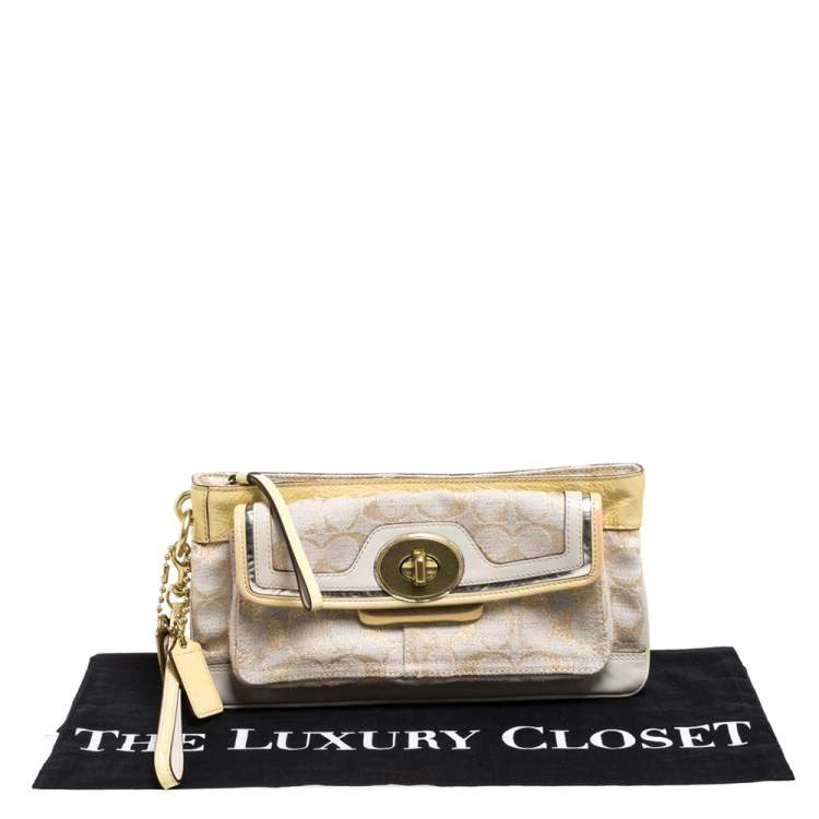 Pre Owned Coach Beige/Cream Signature Canvas and Leather Turnlock Pocket Wristlet Clutch