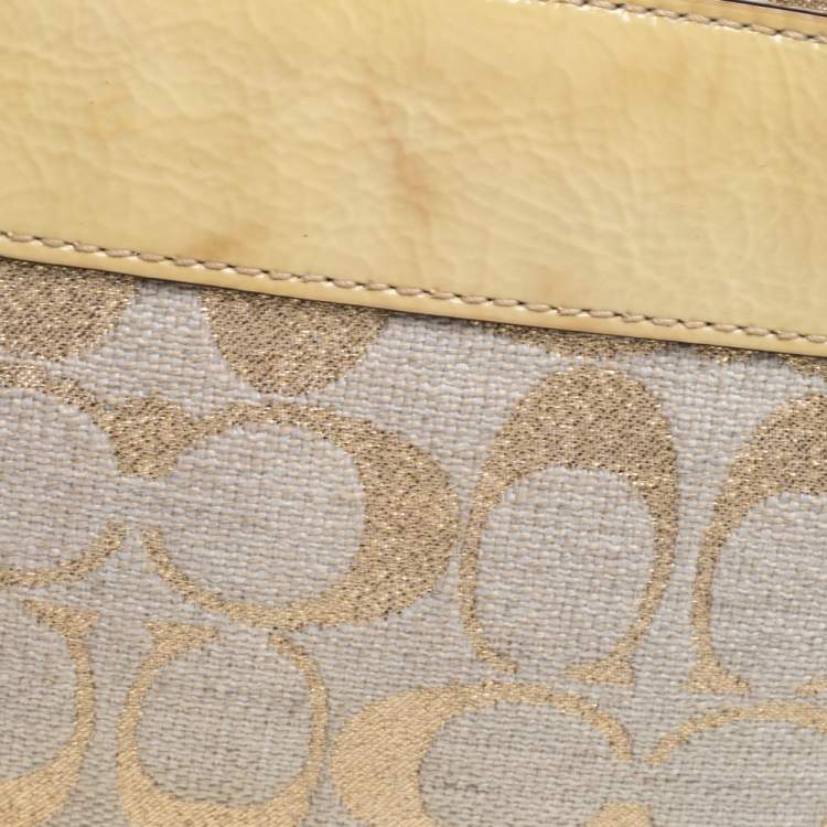 Pre Owned Coach Beige/Cream Signature Canvas and Leather Turnlock Pocket Wristlet Clutch