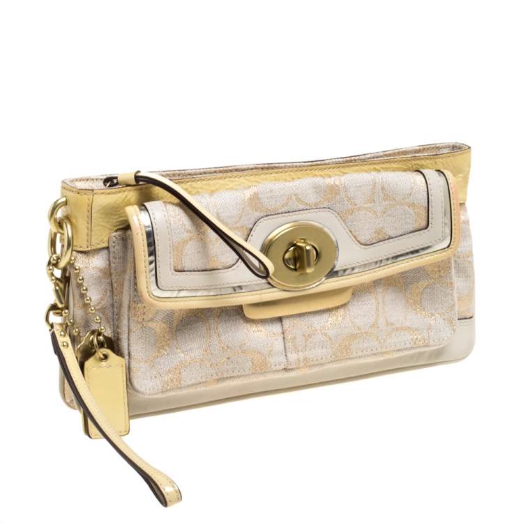 Pre Owned Coach Beige/Cream Signature Canvas and Leather Turnlock Pocket Wristlet Clutch
