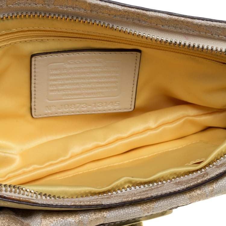 Pre Owned Coach Beige/Cream Signature Canvas and Leather Turnlock Pocket Wristlet Clutch