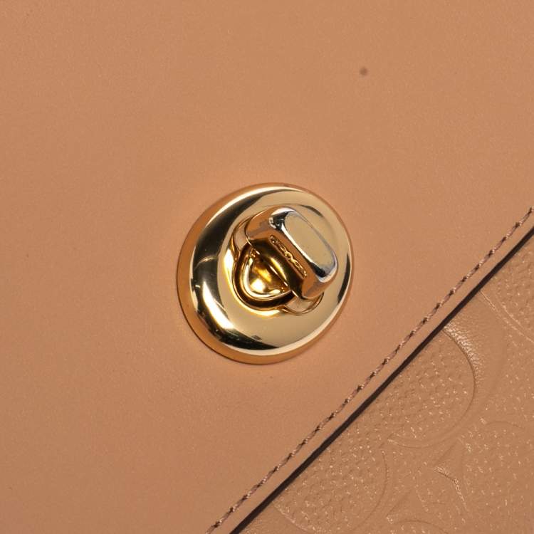 مملوكة مسبقًا Coach Beige Leather Turn Lock Wallet on Chain 