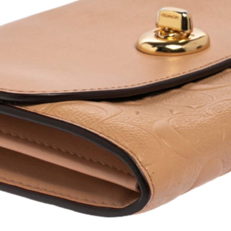 مملوكة مسبقًا Coach Beige Leather Turn Lock Wallet on Chain 