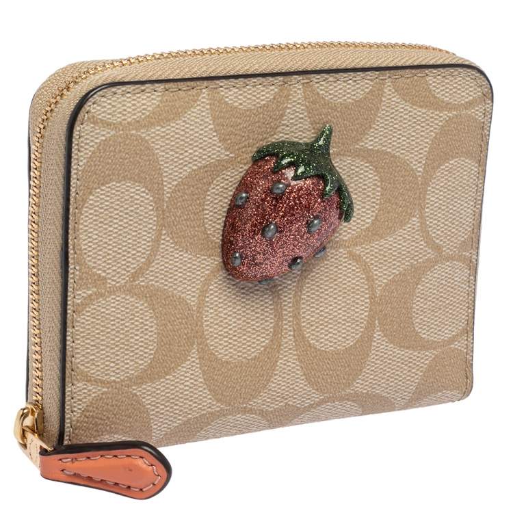مملوكة مسبقًا Coach Beige Signature Coated Canvas Strawberry Zip Around Wallet