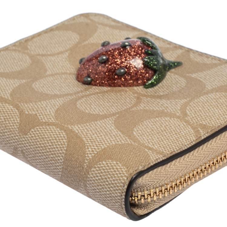 مملوكة مسبقًا Coach Beige Signature Coated Canvas Strawberry Zip Around Wallet