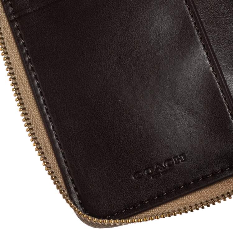 مملوكة مسبقًا Coach Beige Signature Coated Canvas Strawberry Zip Around Wallet
