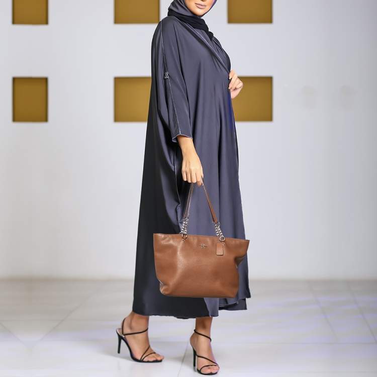 مملوكة مسبقًا Coach Brown Leather Sophia Chain Tote