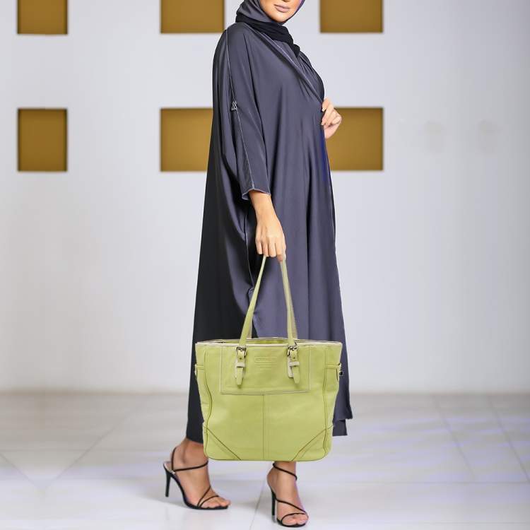 Pre Owned Coach Light Green Leather East West Gallery Tote