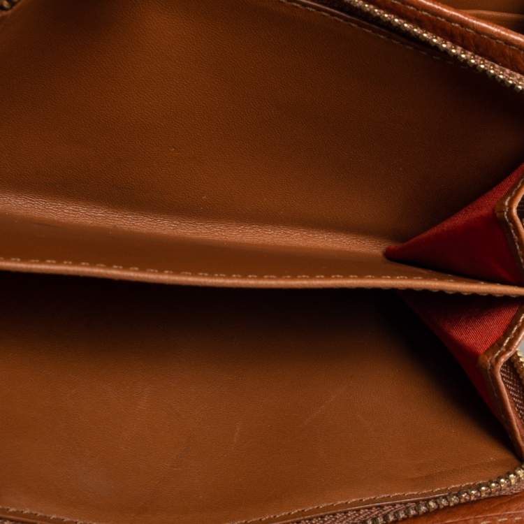 Pre Owned Coach Off White/Brown Signature Leather Trifold Compact Wallet