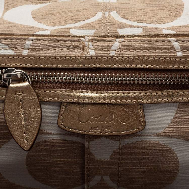 Pre Owned Coach Beige/White Signature Canvas Penelope Hobo